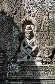 Preah Khan - inner temple, praying hermit figures.